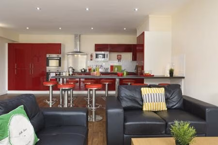 Exterior?w=400&h=260&fit=crop&q=40&auto=format&trim=auto