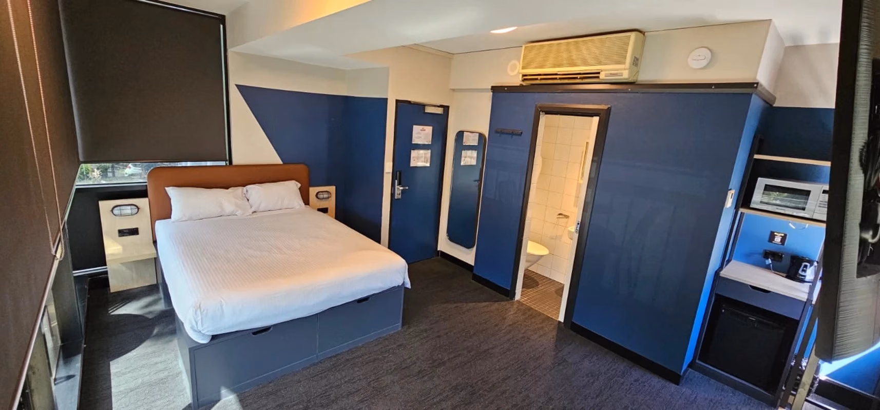 Amenities?w=400&h=260&fit=crop&q=40&auto=format&trim=auto