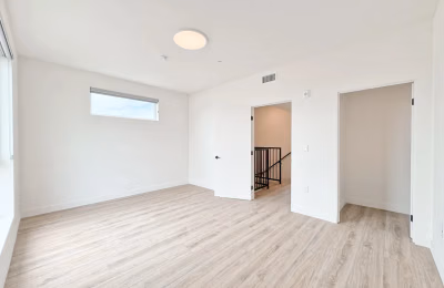 Common Area?w=400&h=260&fit=crop&q=40&auto=format&trim=auto
