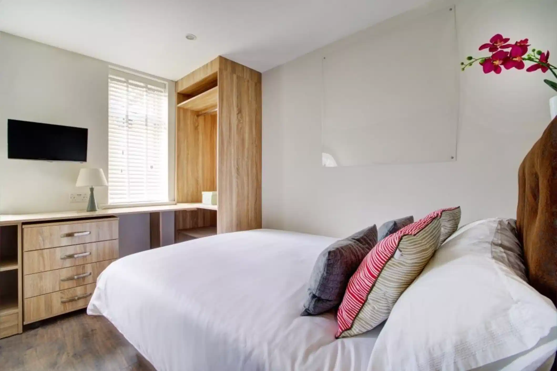 Bedroom 4 - Bedroom?w=400&h=260&fit=crop&q=40&auto=format&trim=auto