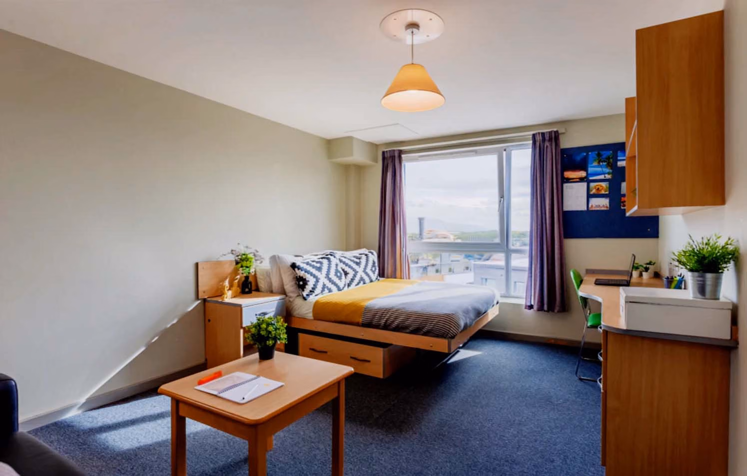 Exterior?w=400&h=260&fit=crop&q=40&auto=format&trim=auto