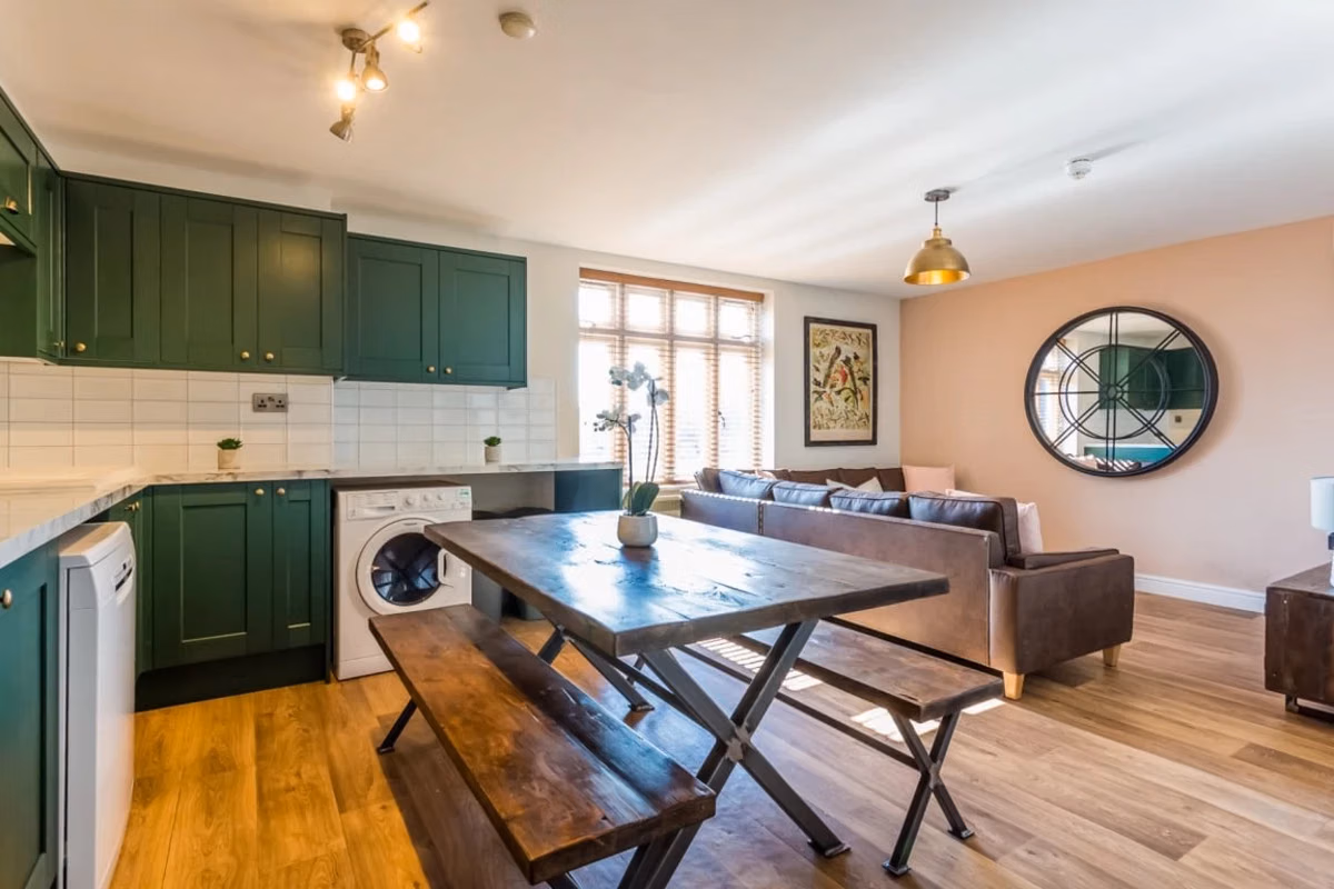 Floor Plan?w=400&h=260&fit=crop&q=40&auto=format&trim=auto