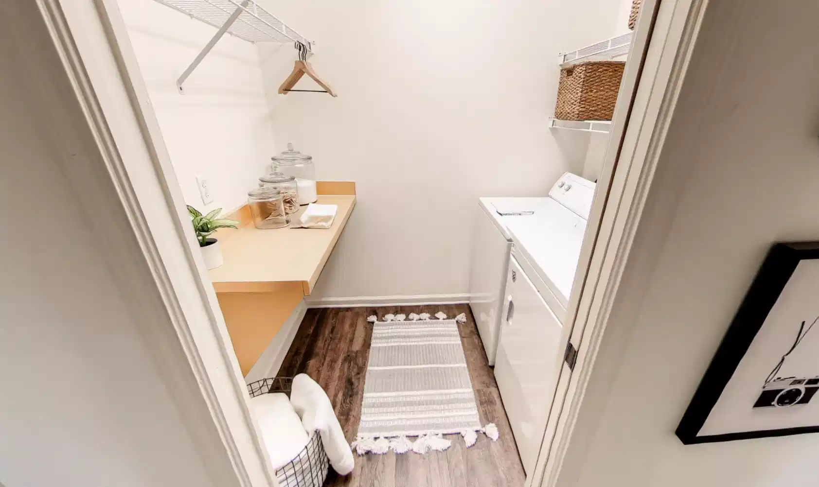 Common Area?w=400&h=260&fit=crop&q=40&auto=format&trim=auto