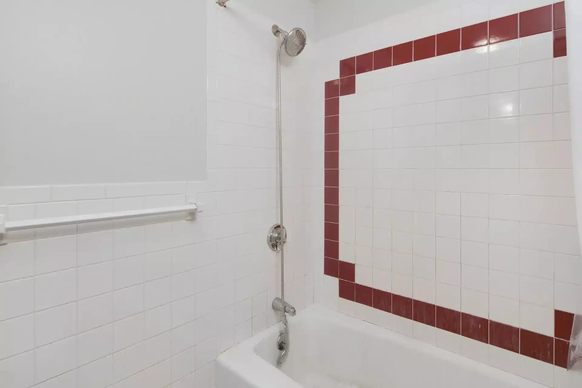 Bathroom?w=400&h=260&fit=crop&q=40&auto=format&trim=auto