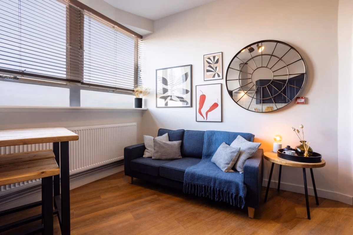 Floor Plan?w=400&h=260&fit=crop&q=40&auto=format&trim=auto