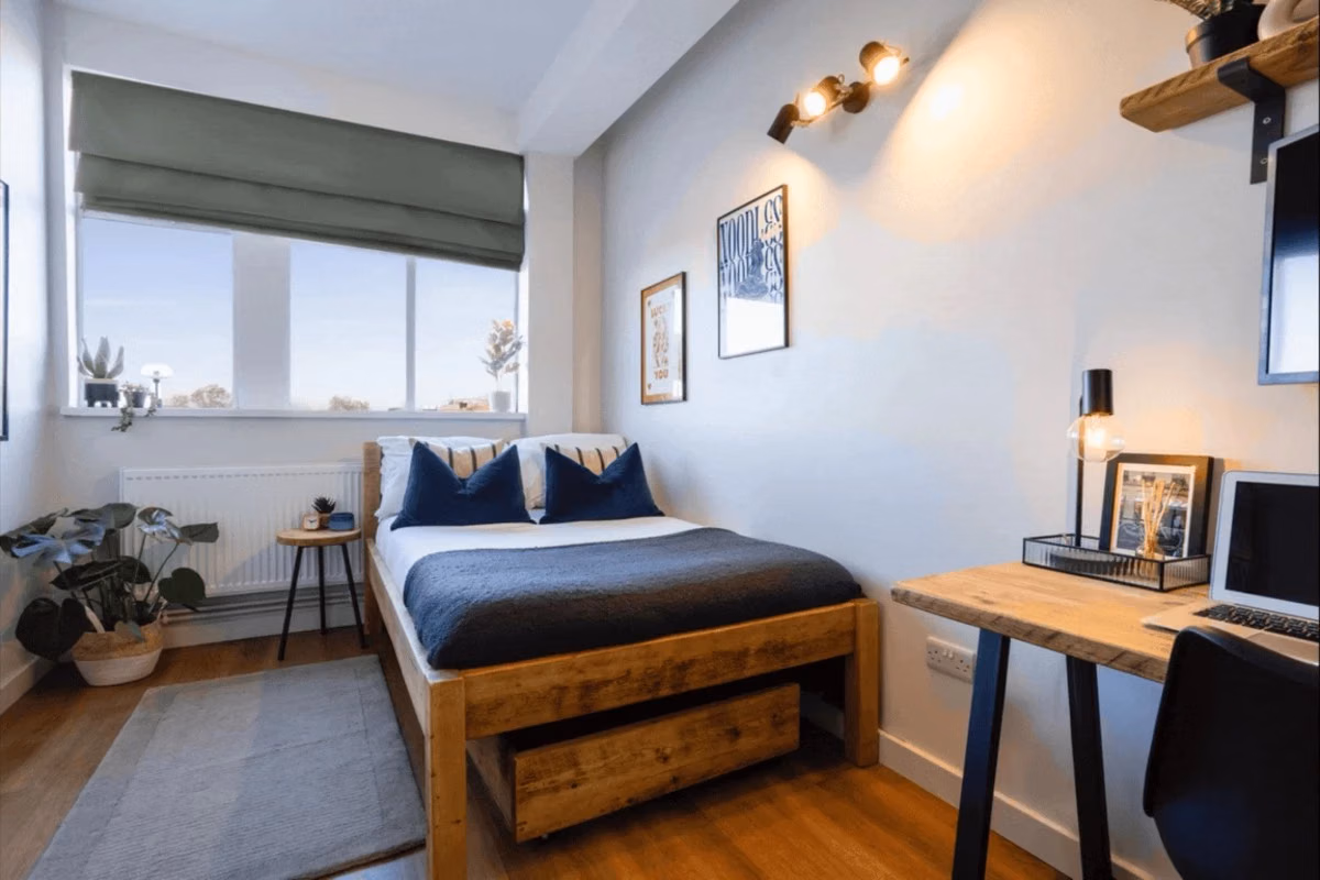 Common Area?w=400&h=260&fit=crop&q=40&auto=format&trim=auto