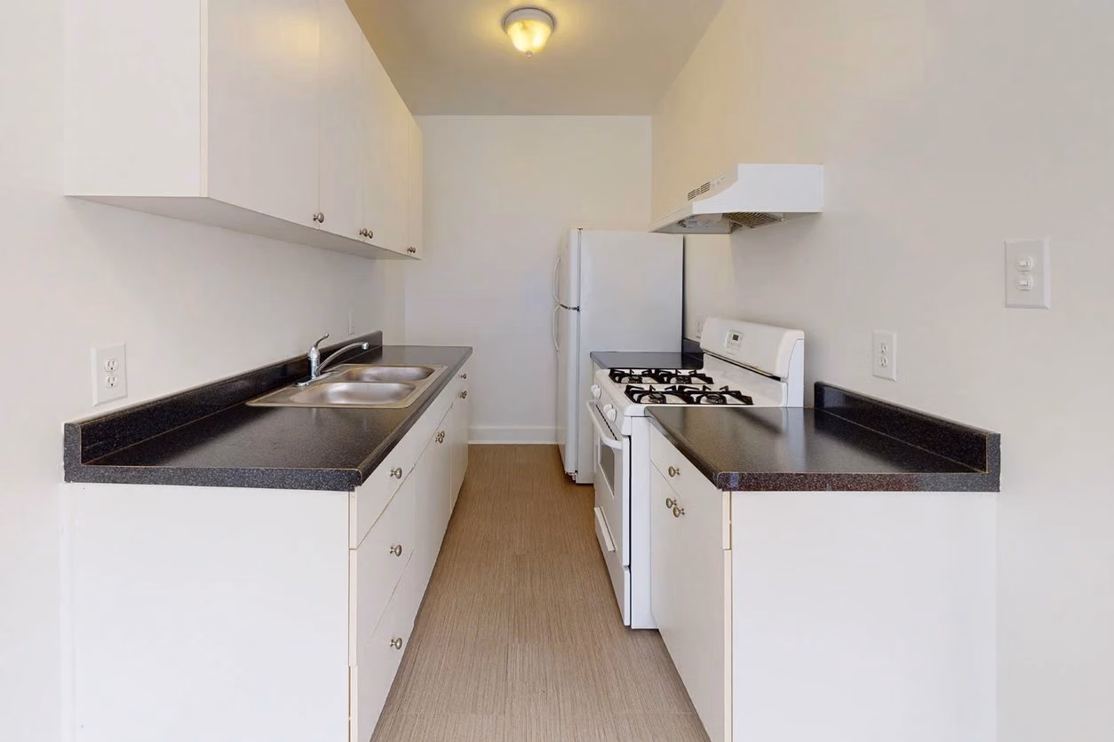 Exterior?w=400&h=260&fit=crop&q=40&auto=format&trim=auto