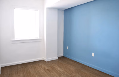 Exterior?w=400&h=260&fit=crop&q=40&auto=format&trim=auto