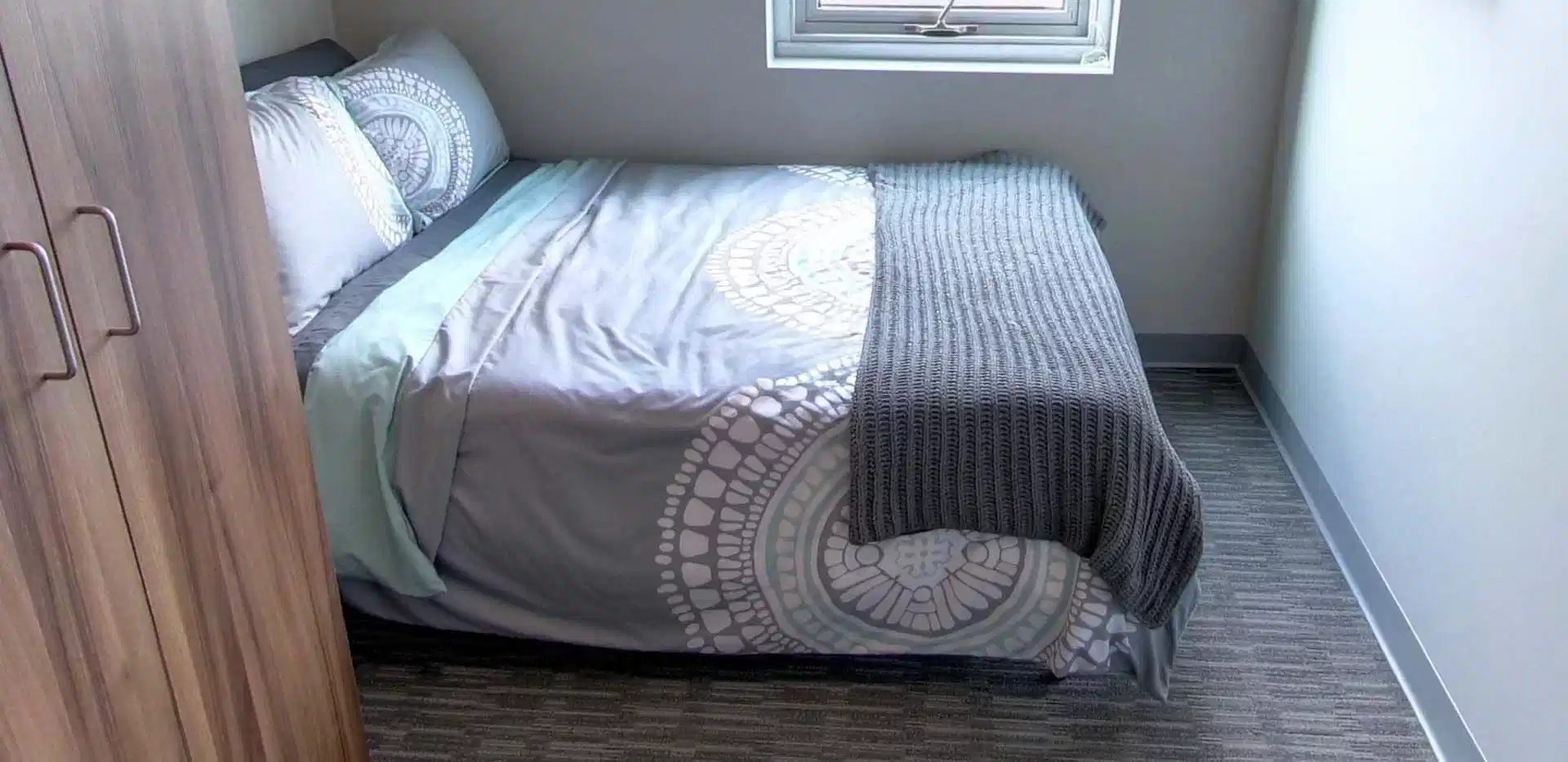 Common Area?w=400&h=260&fit=crop&q=40&auto=format&trim=auto