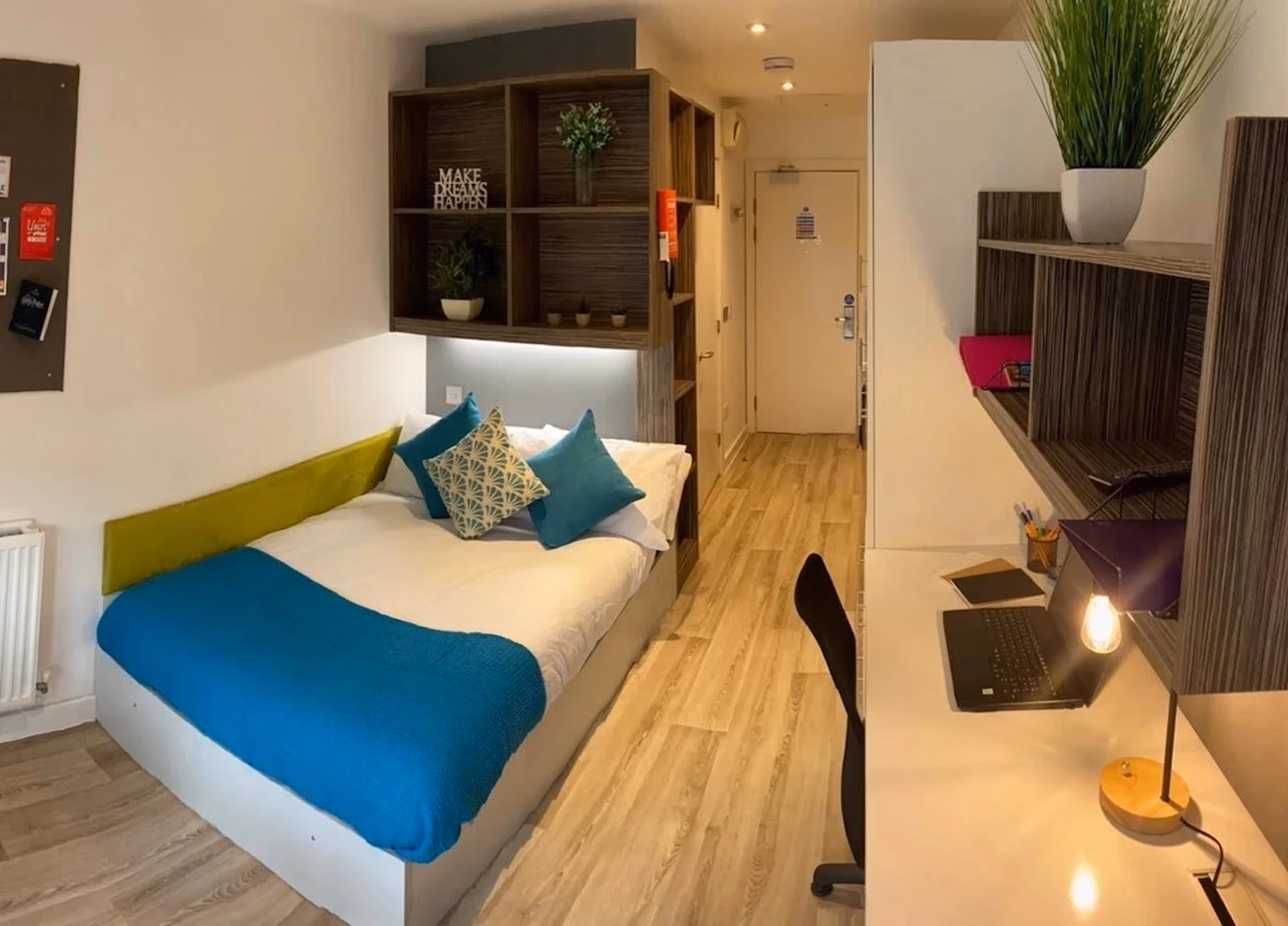 Common Area?w=400&h=260&fit=crop&q=40&auto=format&trim=auto