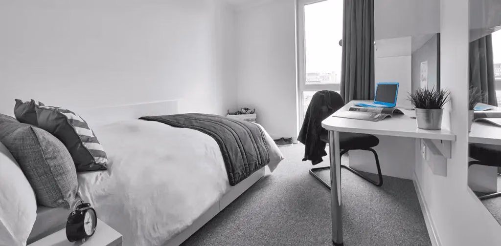 Common Area?w=400&h=260&fit=crop&q=40&auto=format&trim=auto