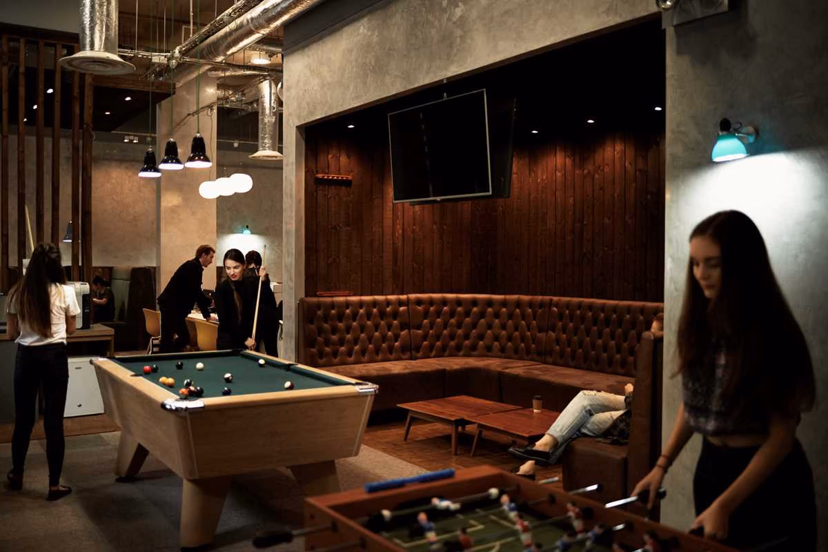 Exterior?w=400&h=260&fit=crop&q=40&auto=format&trim=auto