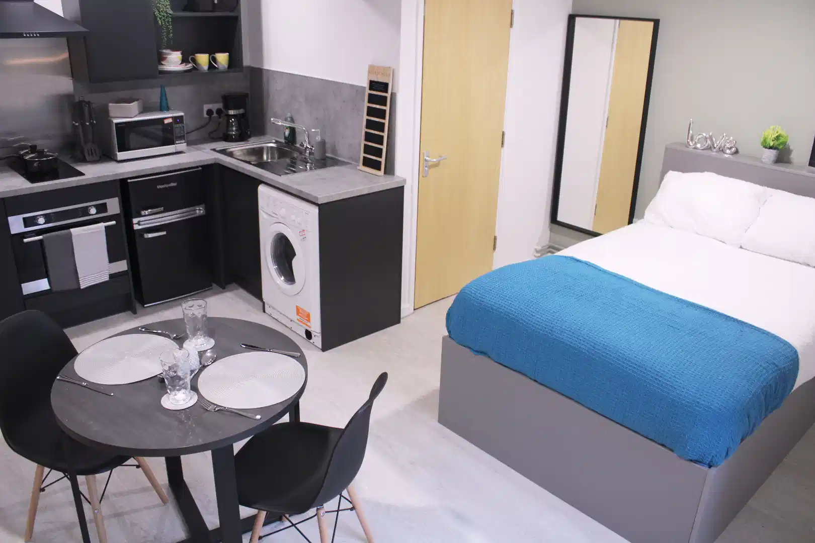 Queens Court, Leicester - Leicester, England, United Kingdom - Bedroom