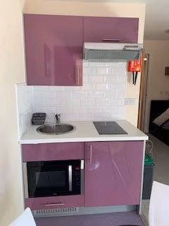 Amenities?w=400&h=260&fit=crop&q=40&auto=format&trim=auto