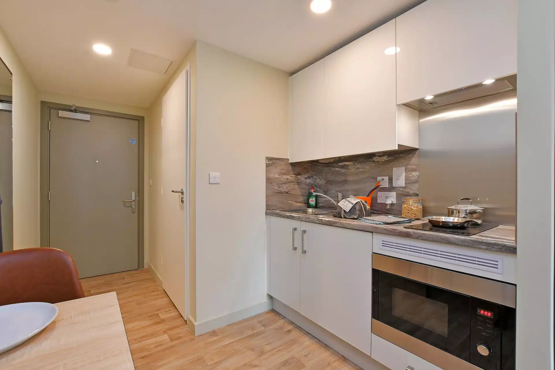 Amenities?w=400&h=260&fit=crop&q=40&auto=format&trim=auto