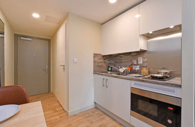Amenities?w=400&h=260&fit=crop&q=40&auto=format&trim=auto
