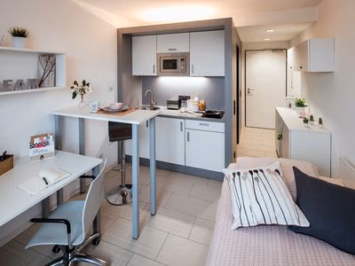 Amenities?w=400&h=260&fit=crop&q=40&auto=format&trim=auto