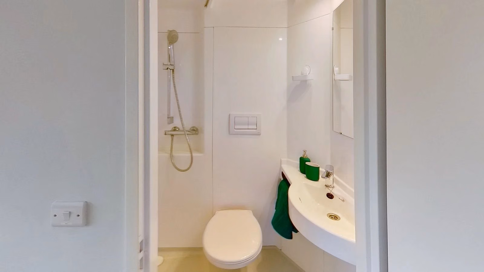 Amenities?w=400&h=260&fit=crop&q=40&auto=format&trim=auto