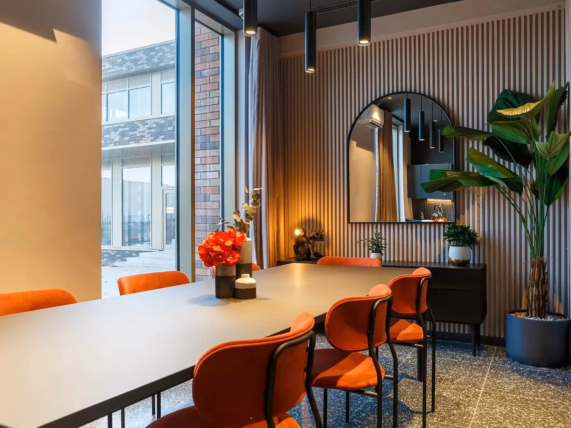 Common Area?w=400&h=260&fit=crop&q=40&auto=format&trim=auto