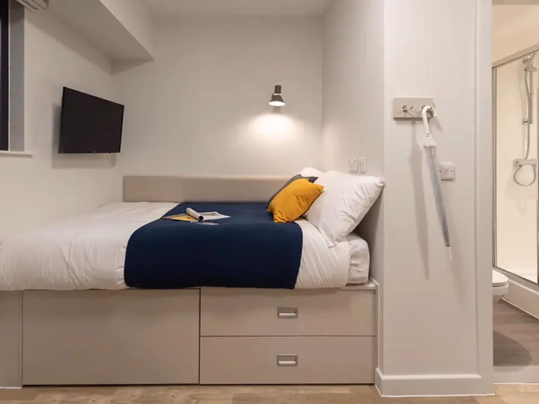 Amenities?w=400&h=260&fit=crop&q=40&auto=format&trim=auto