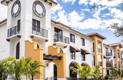 Bella Vista, Lauderdale Lakes - Lauderdale Lakes, Florida, United States - Exterior