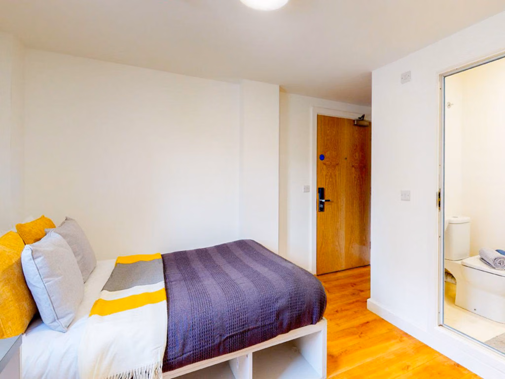 Classic Studio - Bedroom?w=400&h=260&fit=crop&q=40&auto=format&trim=auto