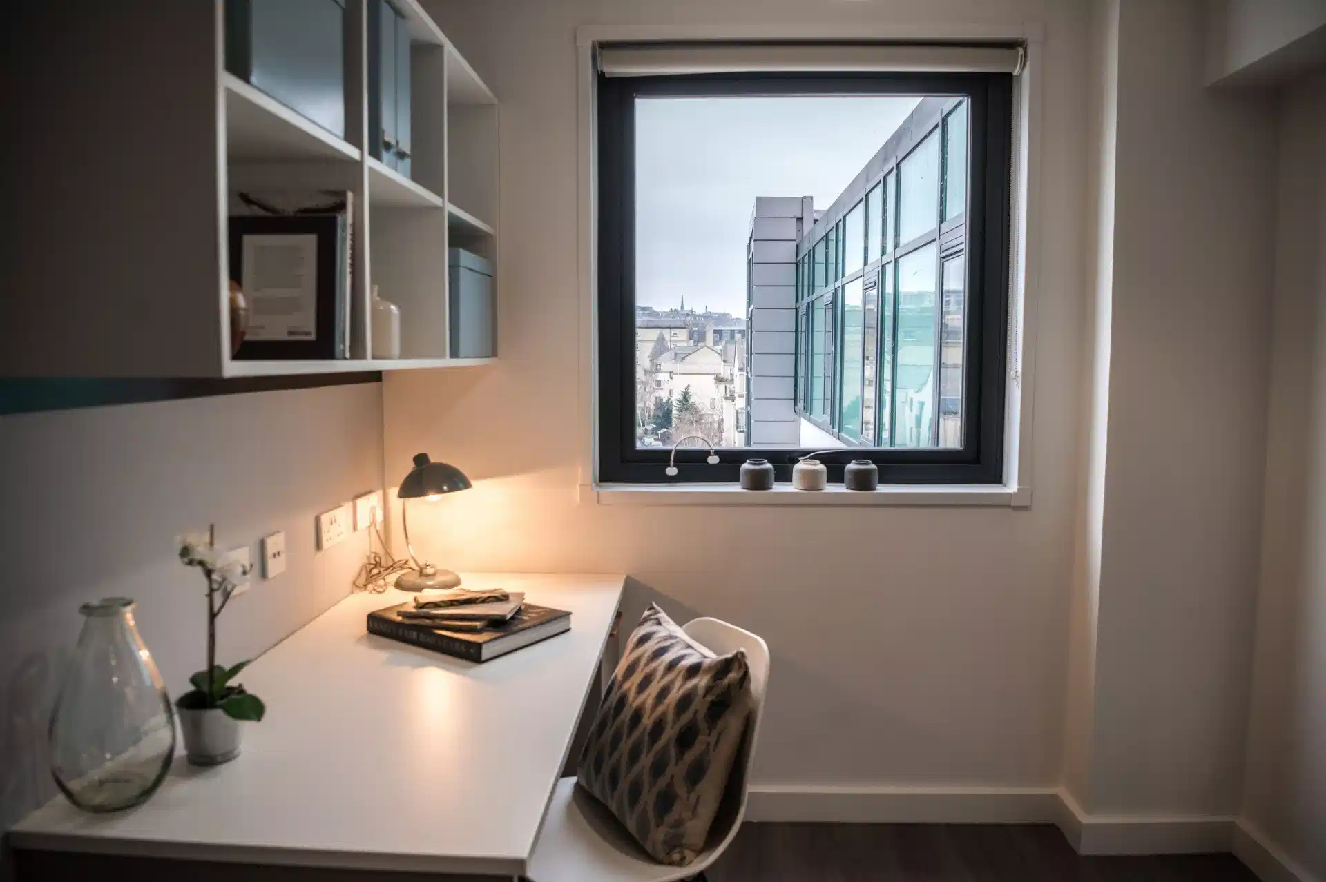 Common Area?w=400&h=260&fit=crop&q=40&auto=format&trim=auto