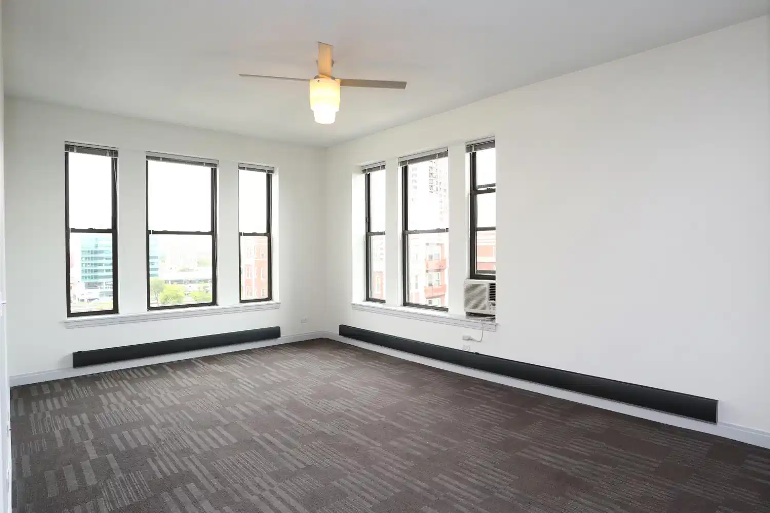 Exterior?w=400&h=260&fit=crop&q=40&auto=format&trim=auto