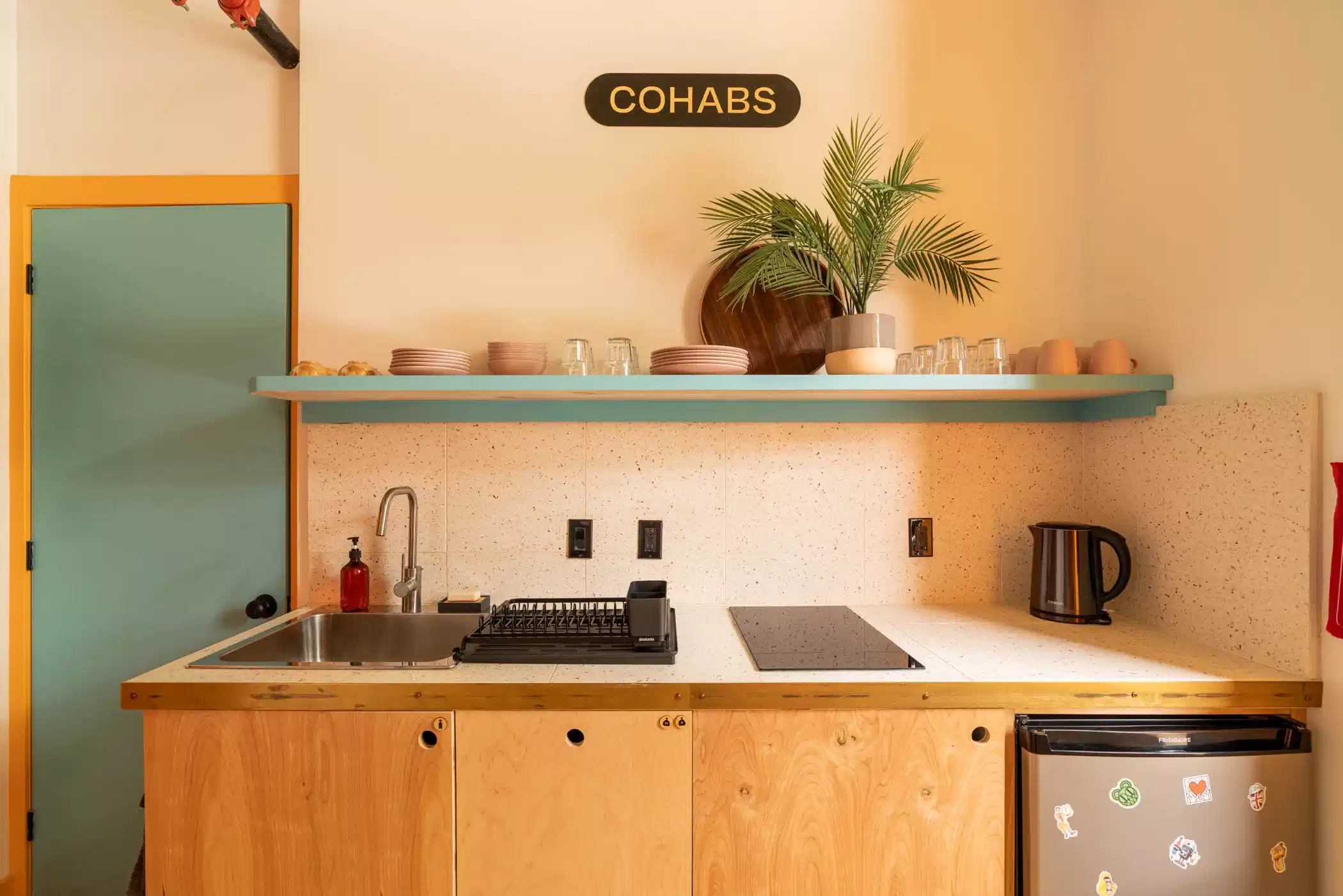 Common Area?w=400&h=260&fit=crop&q=40&auto=format&trim=auto