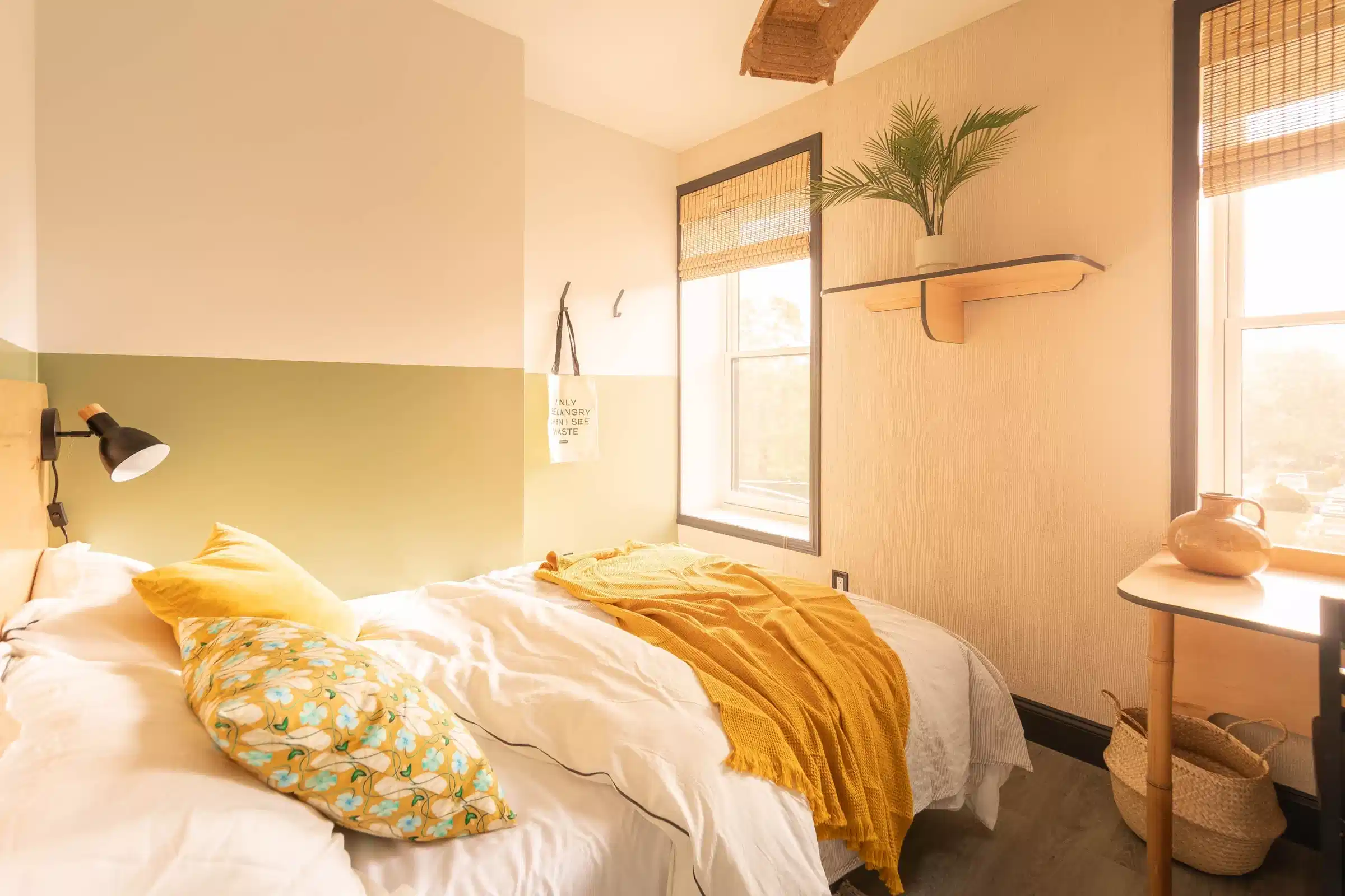 Common Area?w=400&h=260&fit=crop&q=40&auto=format&trim=auto