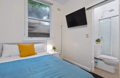 Room 3 (Studio) - Bedroom?w=400&h=260&fit=crop&q=40&auto=format&trim=auto