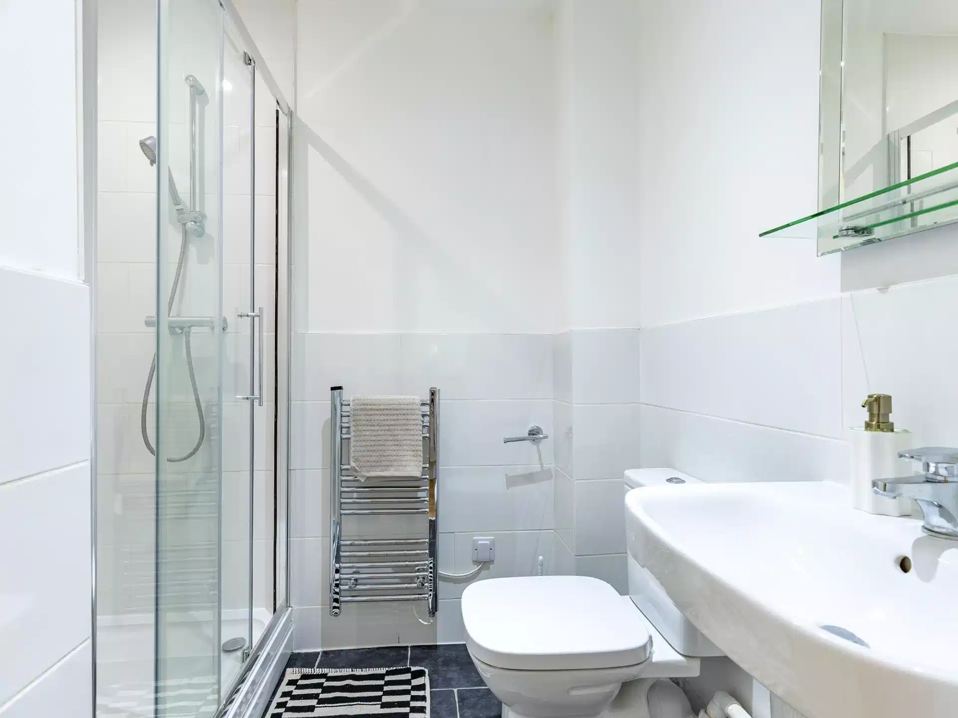 Common Area?w=400&h=260&fit=crop&q=40&auto=format&trim=auto