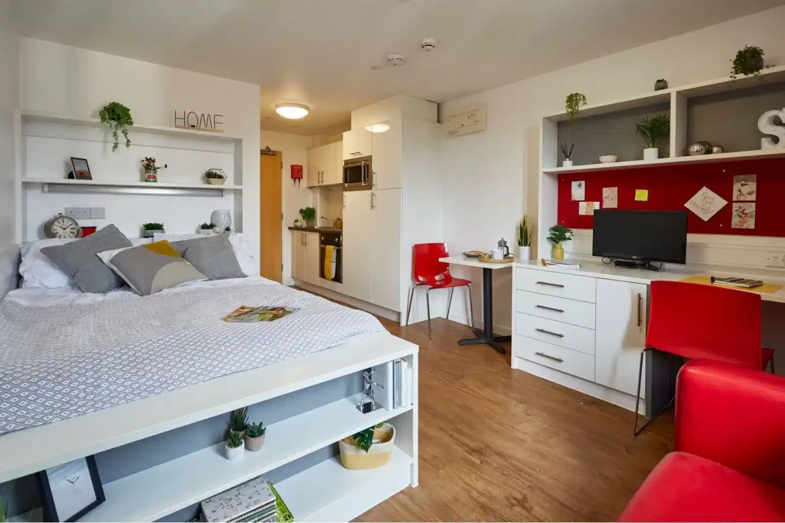 Common Area?w=400&h=260&fit=crop&q=40&auto=format&trim=auto