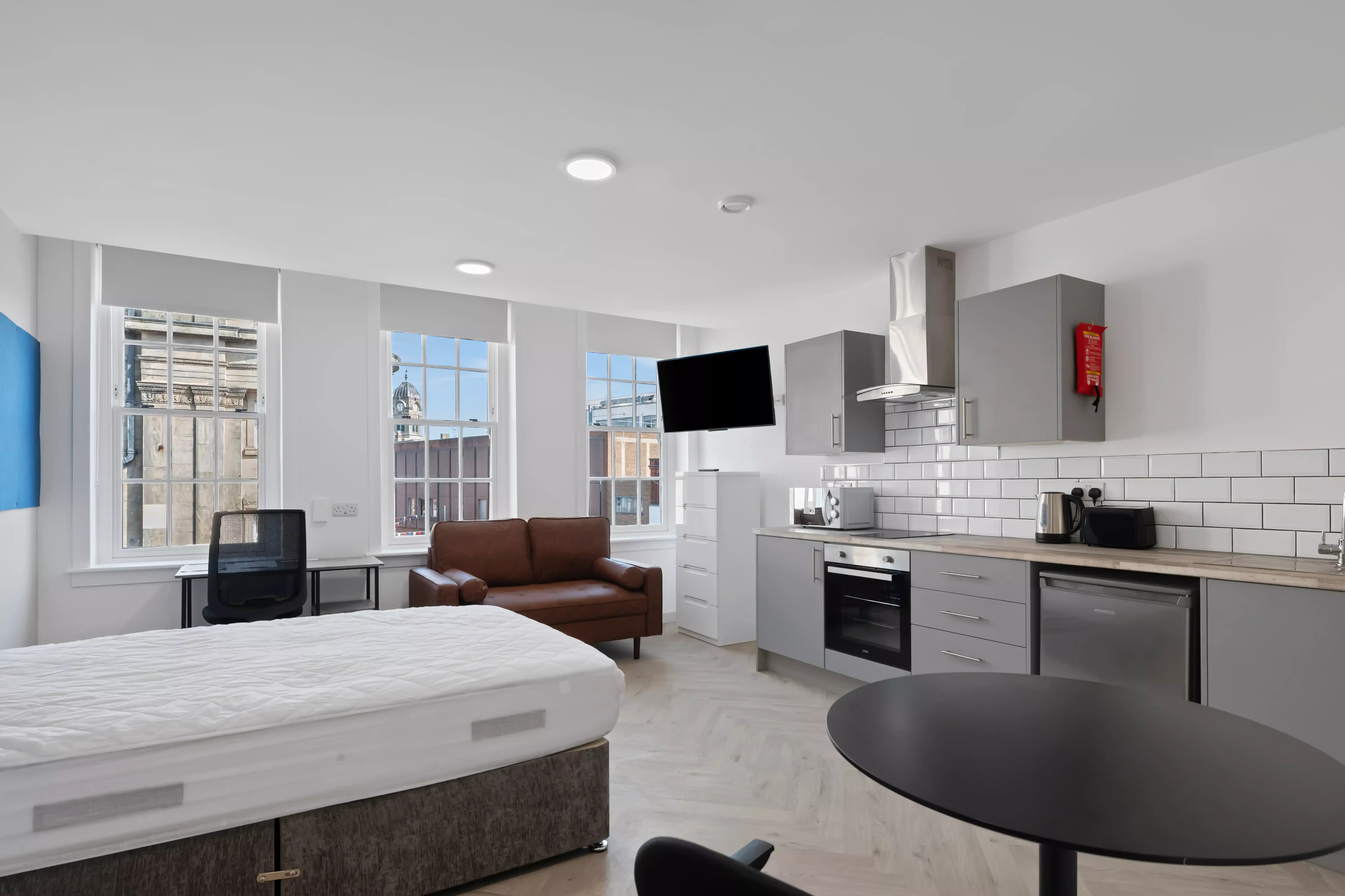 Common Area?w=400&h=260&fit=crop&q=40&auto=format&trim=auto