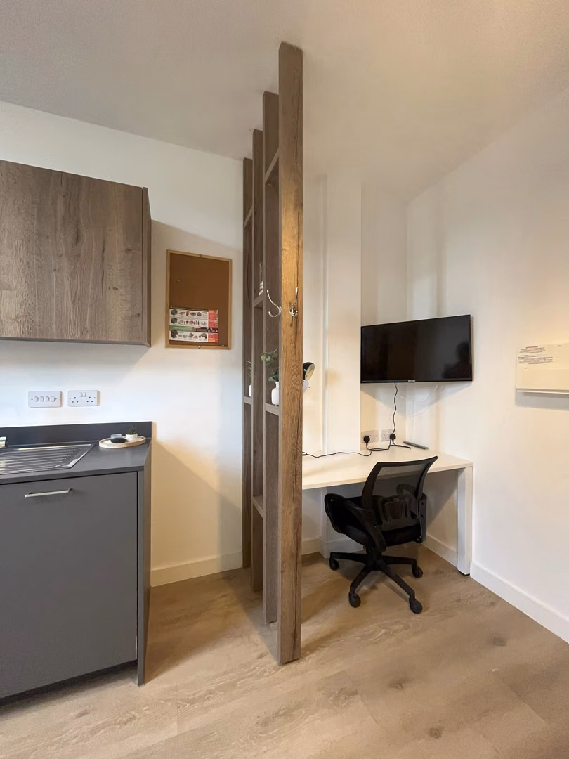 Amenities?w=400&h=260&fit=crop&q=40&auto=format&trim=auto