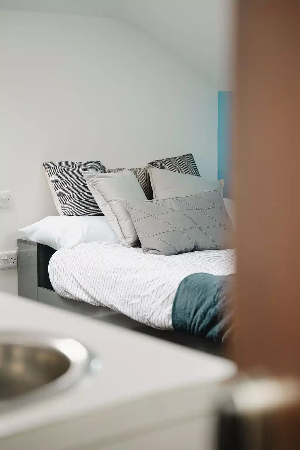 Amenities?w=400&h=260&fit=crop&q=40&auto=format&trim=auto