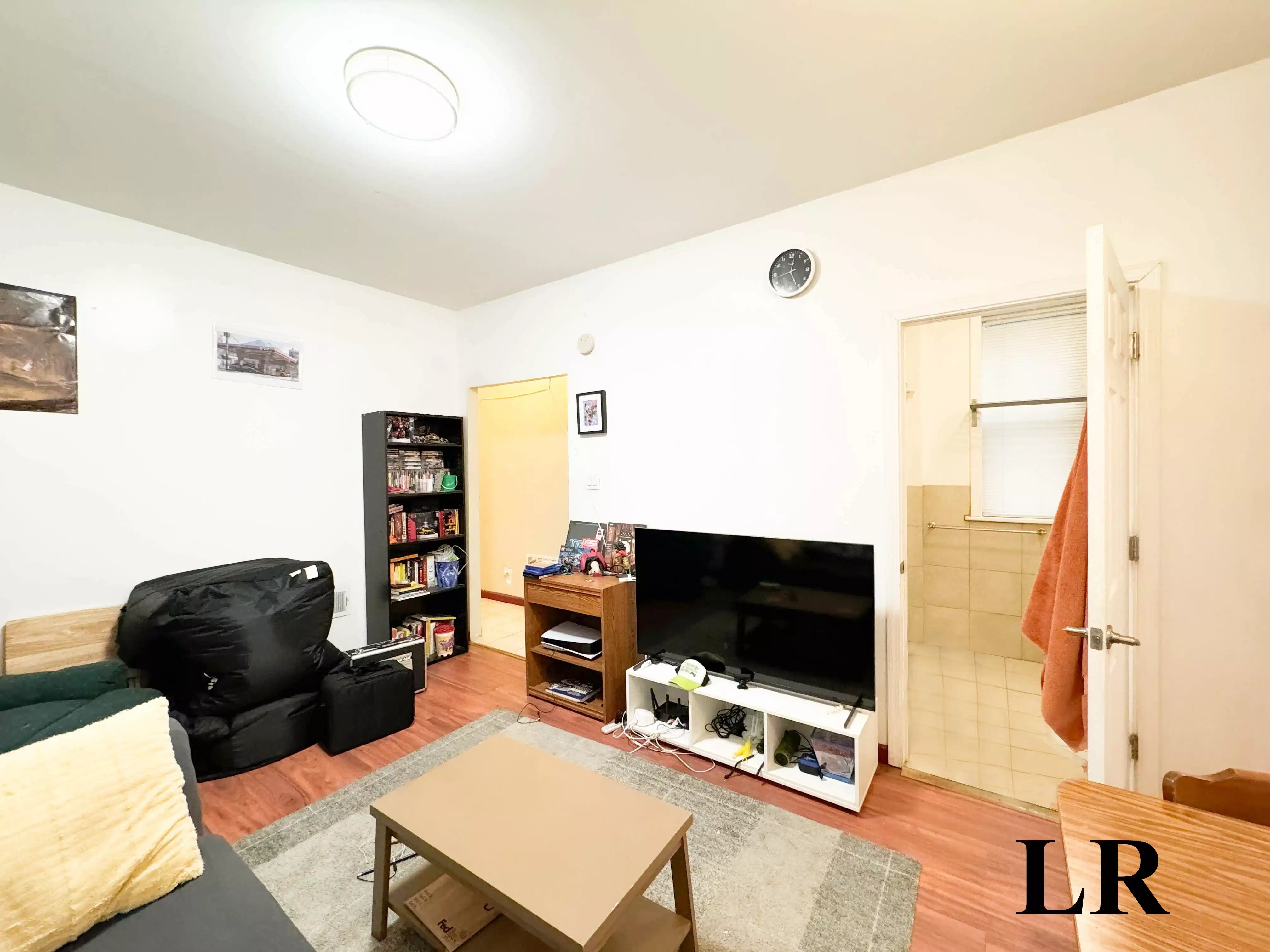 Kitchen?w=400&h=260&fit=crop&q=40&auto=format&trim=auto