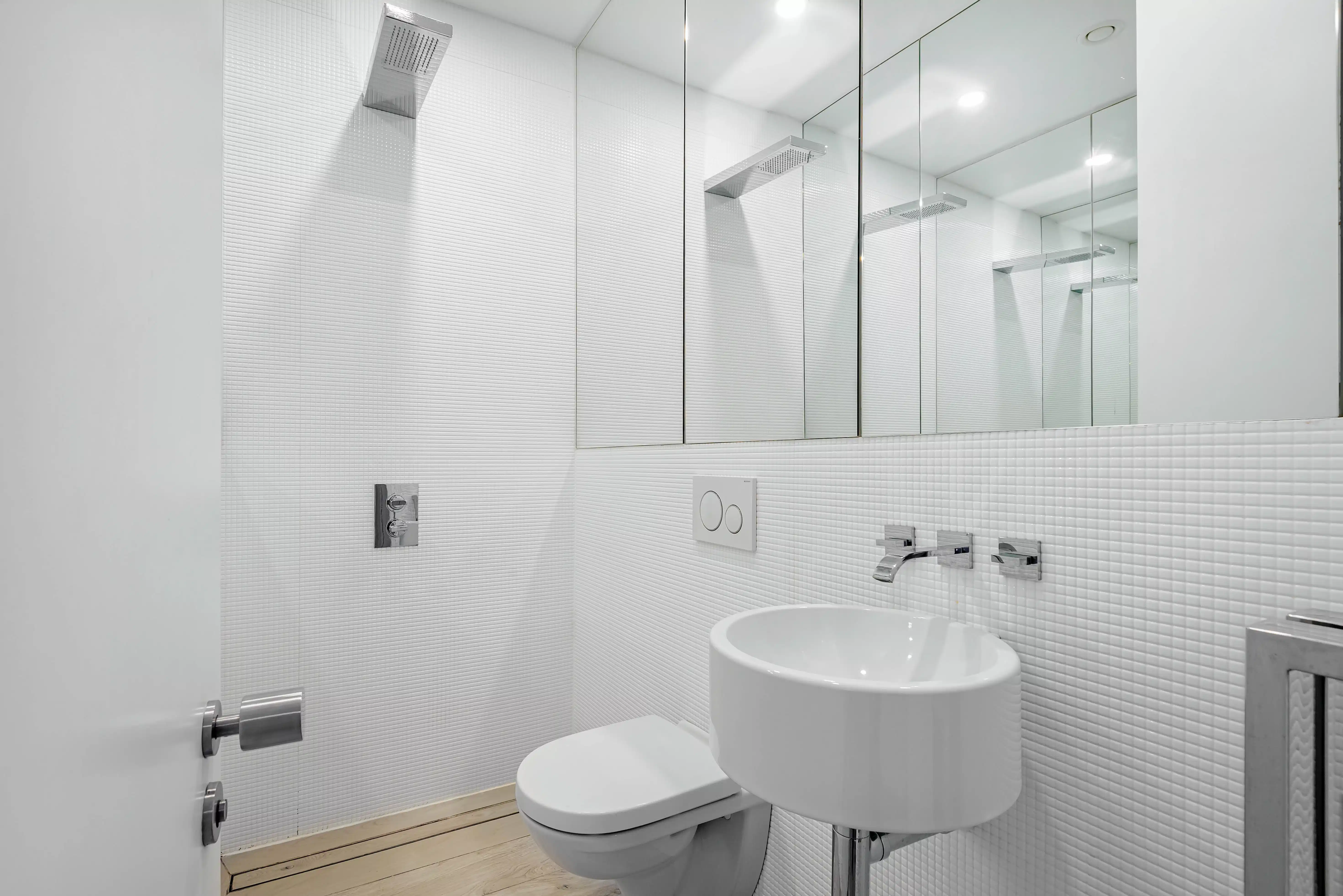 Exterior?w=400&h=260&fit=crop&q=40&auto=format&trim=auto