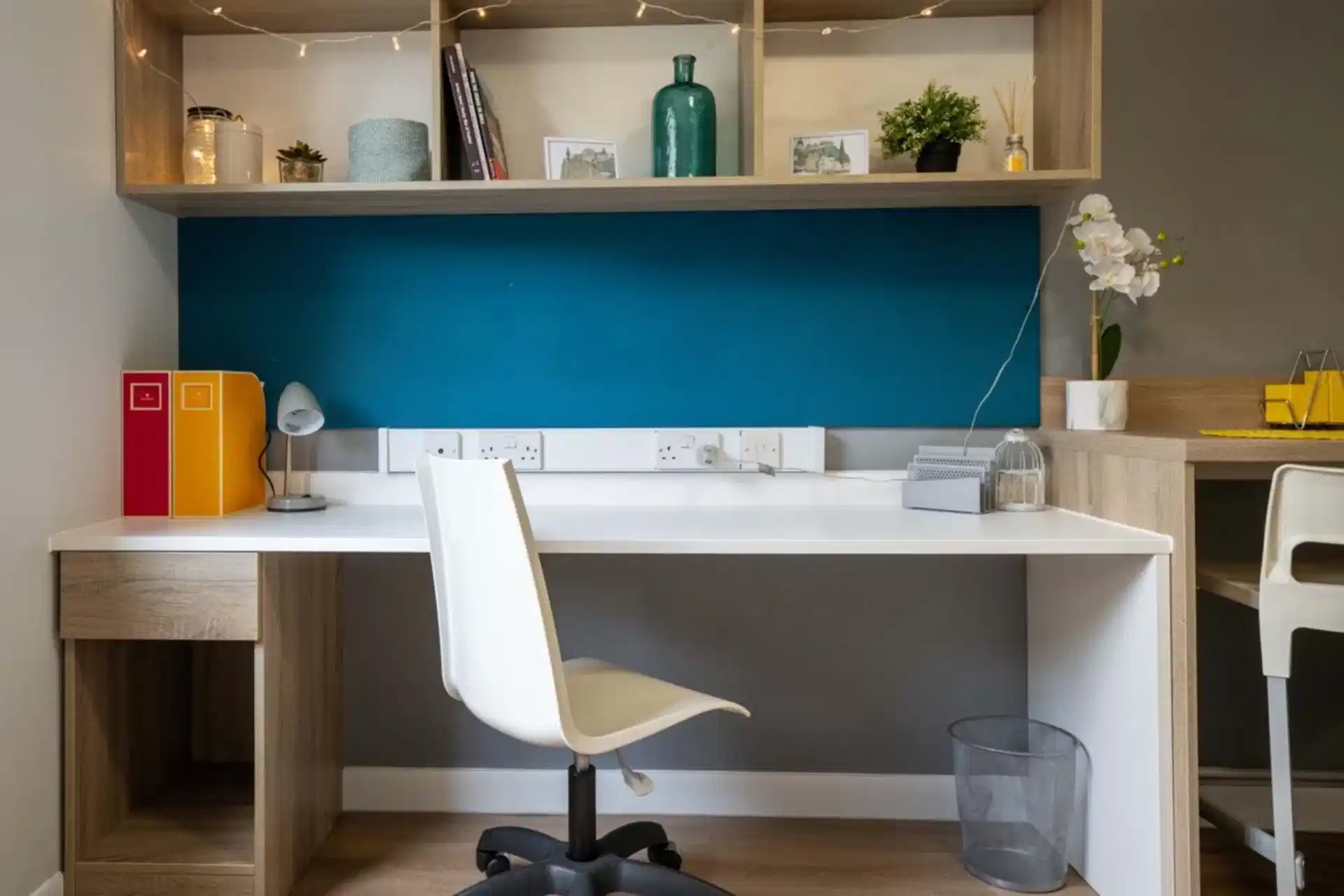 Common Area?w=400&h=260&fit=crop&q=40&auto=format&trim=auto