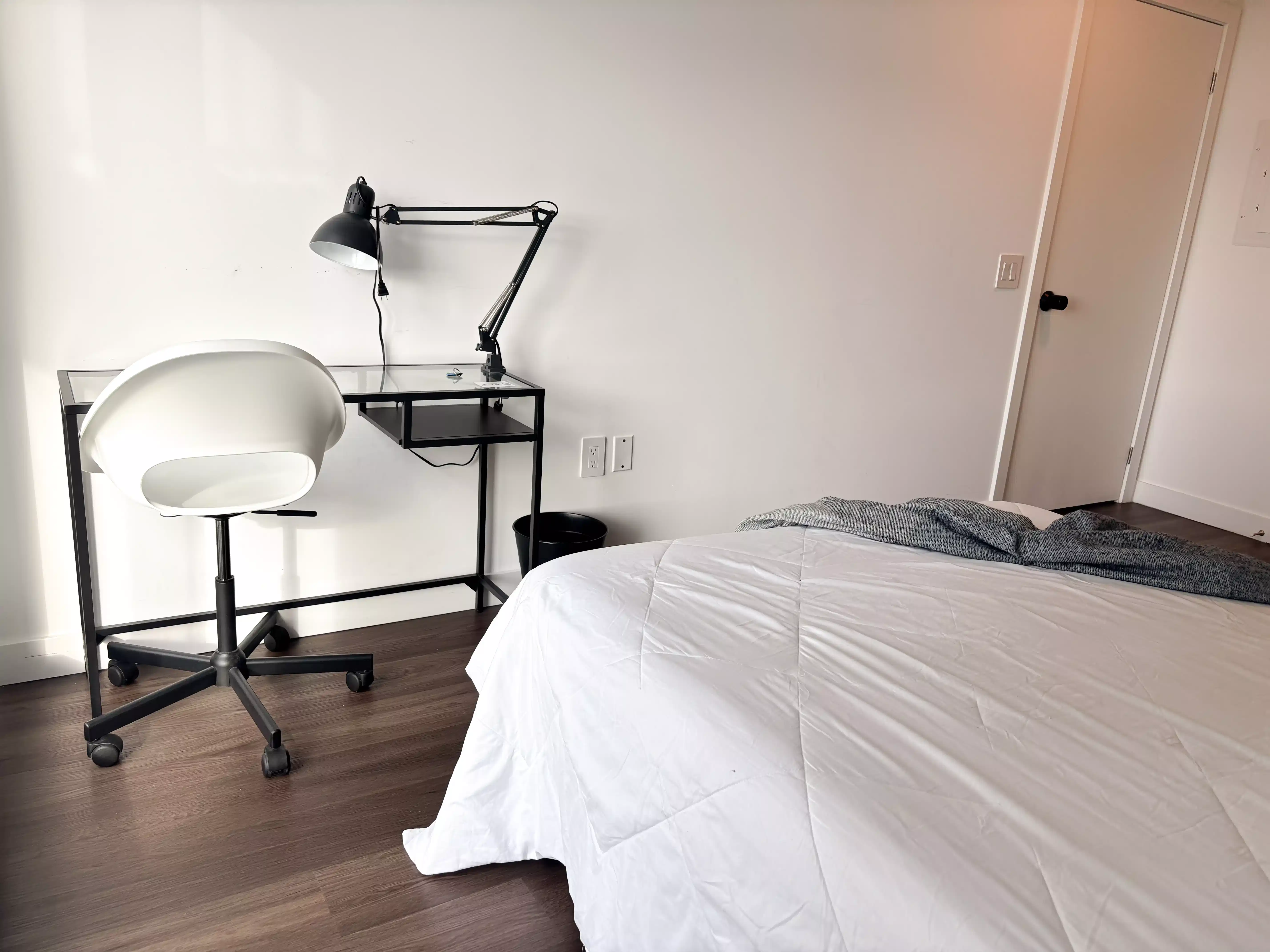 Amenities?w=400&h=260&fit=crop&q=40&auto=format&trim=auto