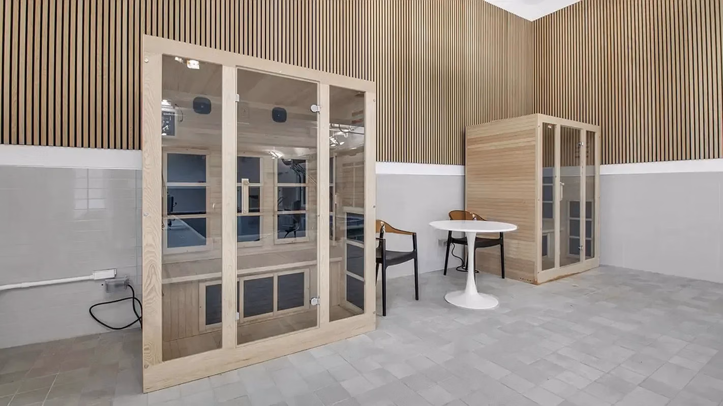 Common Area?w=400&h=260&fit=crop&q=40&auto=format&trim=auto