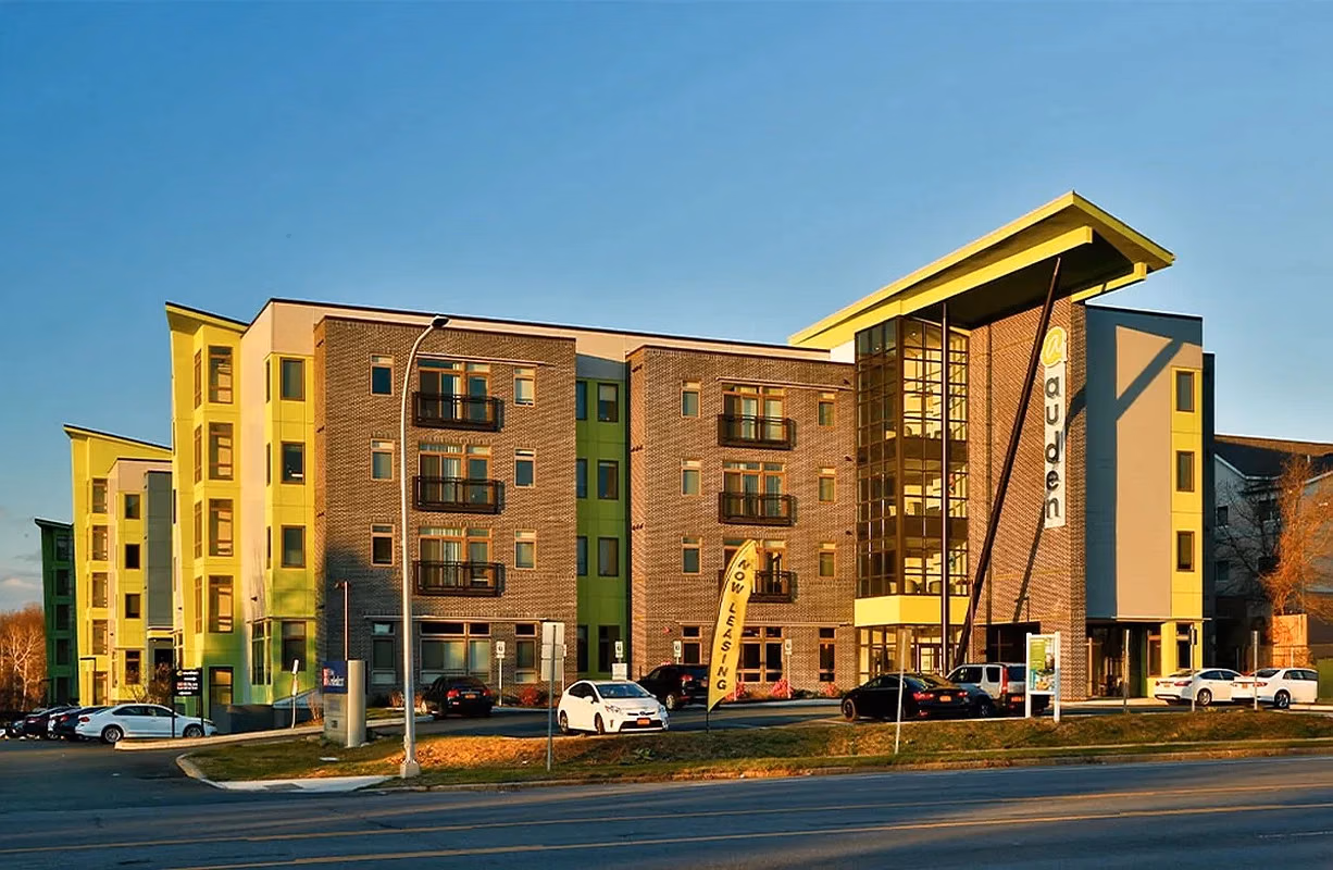 Common Area?w=400&h=260&fit=crop&q=40&auto=format&trim=auto