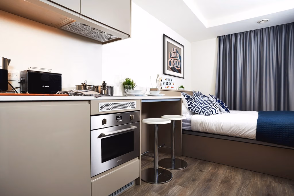 Amenities?w=400&h=260&fit=crop&q=40&auto=format&trim=auto