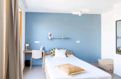 Common Area?w=400&h=260&fit=crop&q=40&auto=format&trim=auto