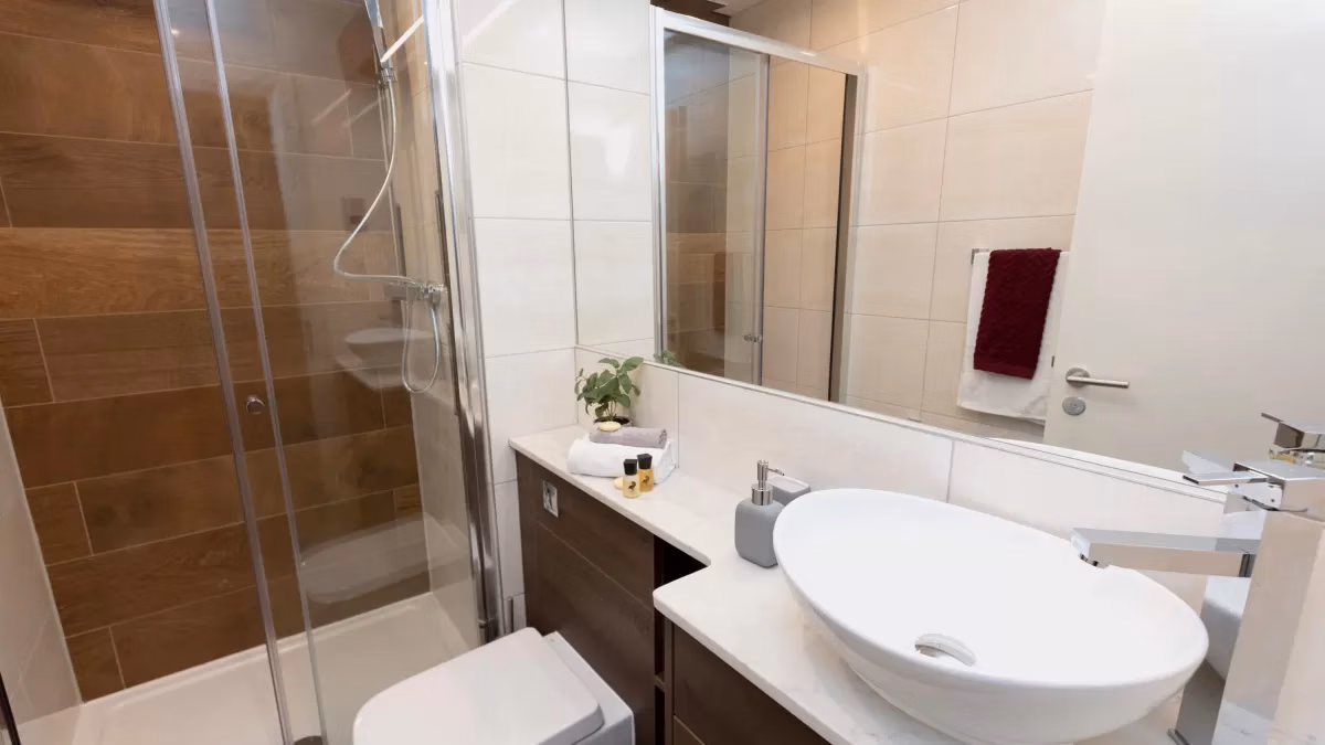 Bedroom?w=400&h=260&fit=crop&q=40&auto=format&trim=auto