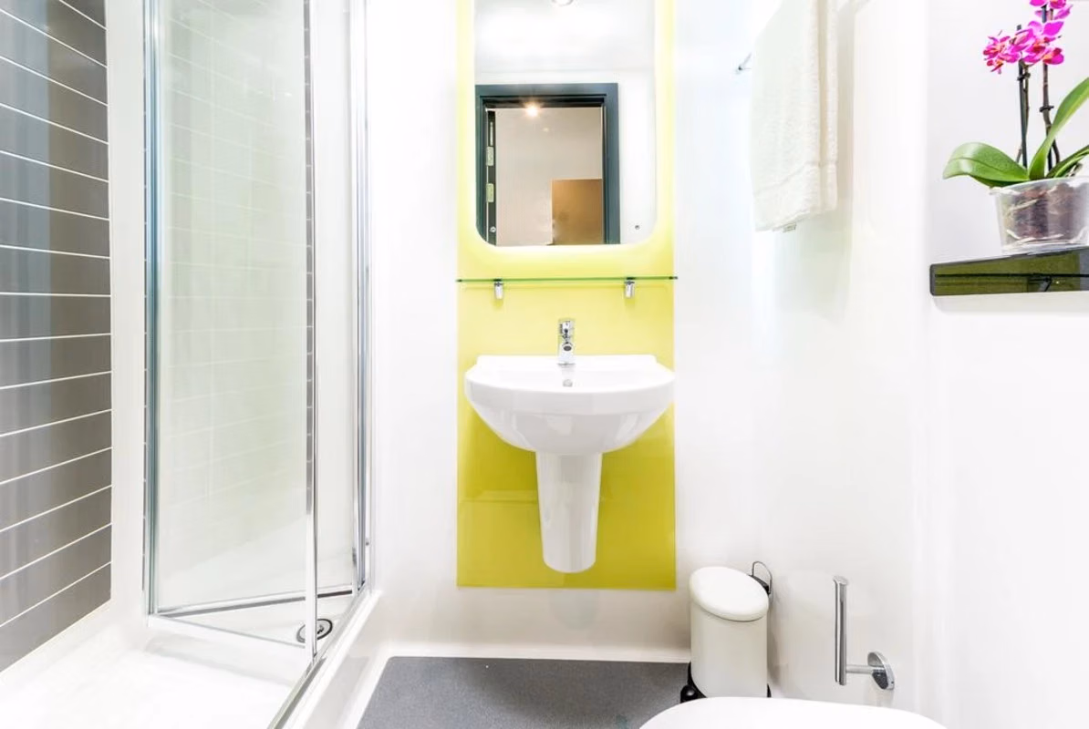 Amenities?w=400&h=260&fit=crop&q=40&auto=format&trim=auto