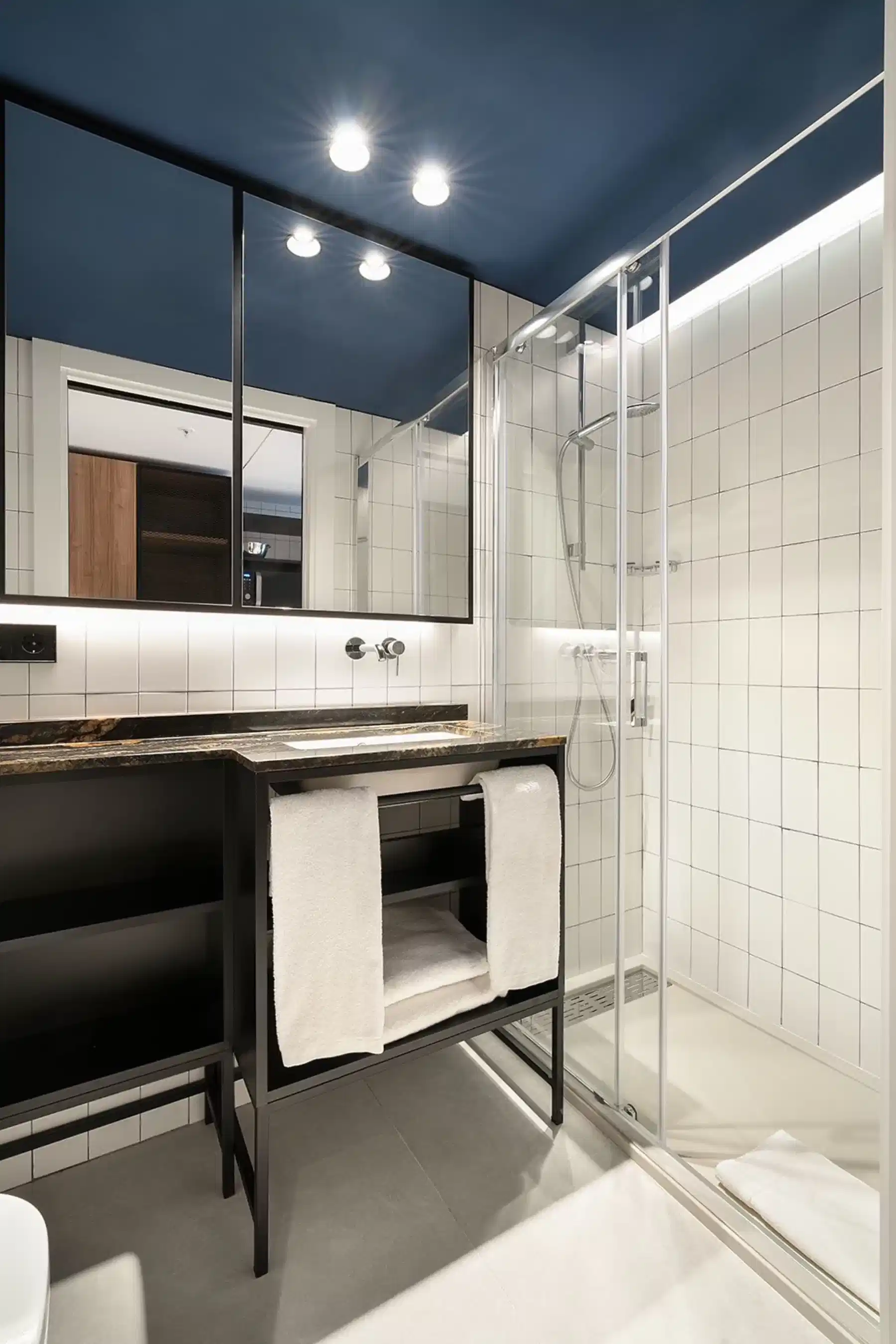 Common Area?w=400&h=260&fit=crop&q=40&auto=format&trim=auto