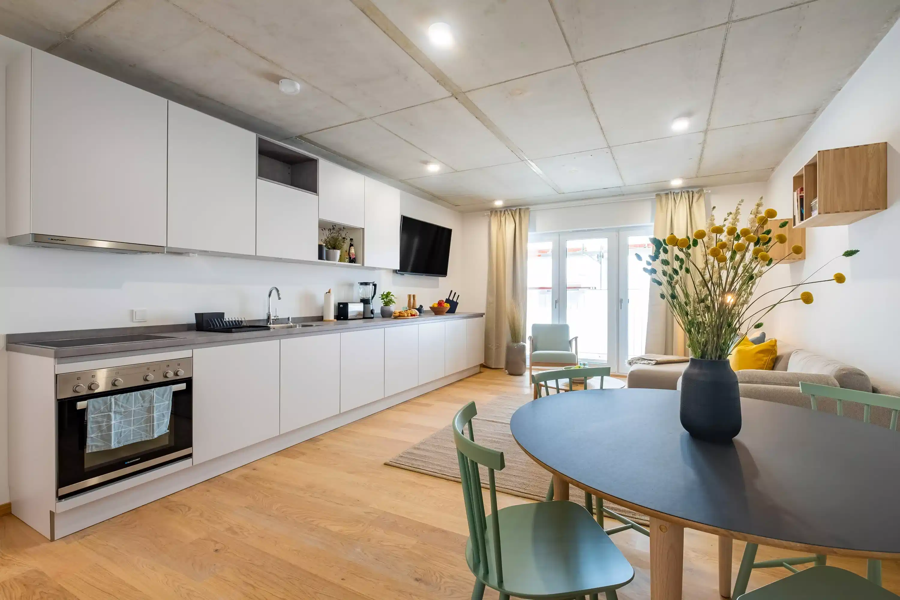 Exterior?w=400&h=260&fit=crop&q=40&auto=format&trim=auto