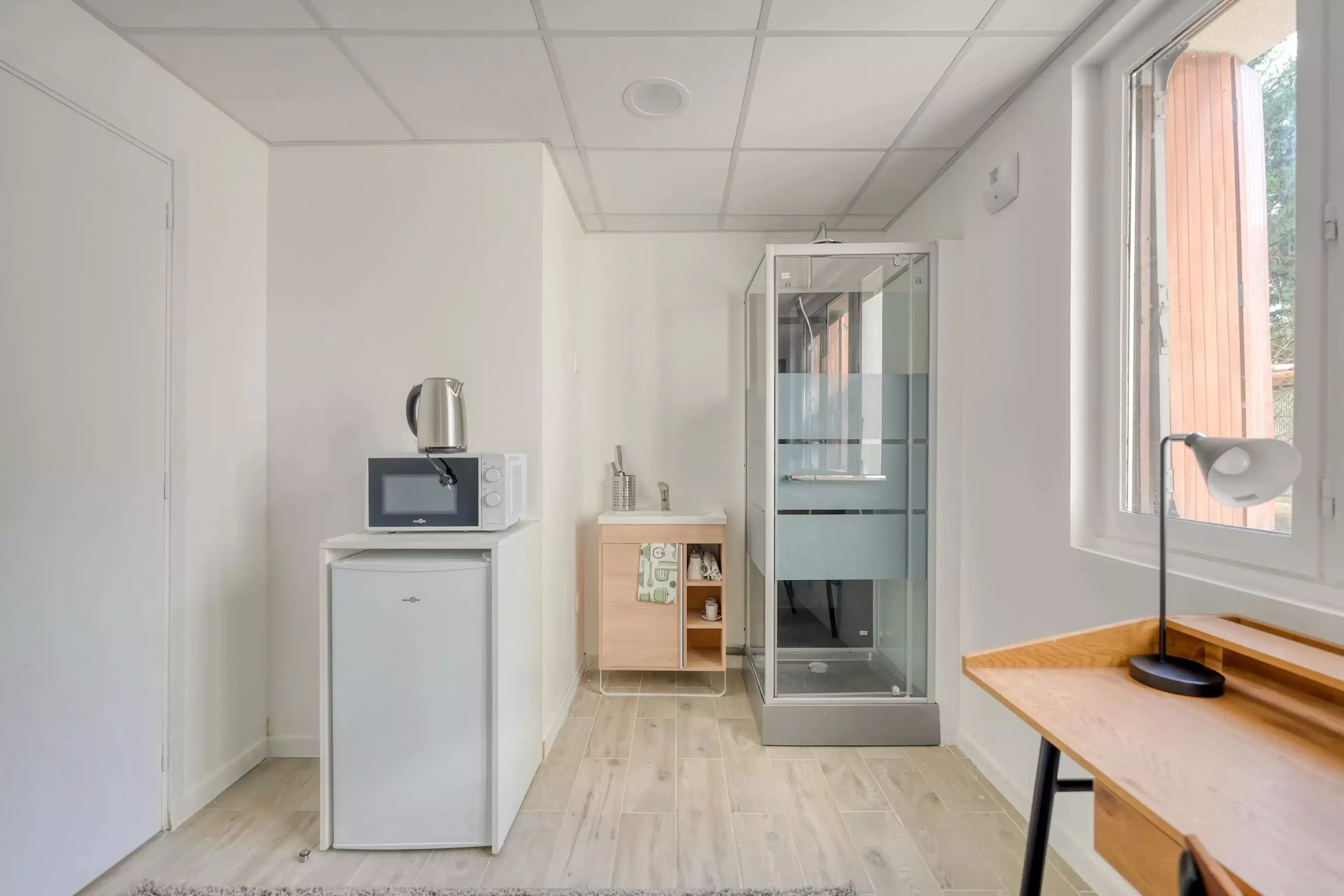 Amenities?w=400&h=260&fit=crop&q=40&auto=format&trim=auto