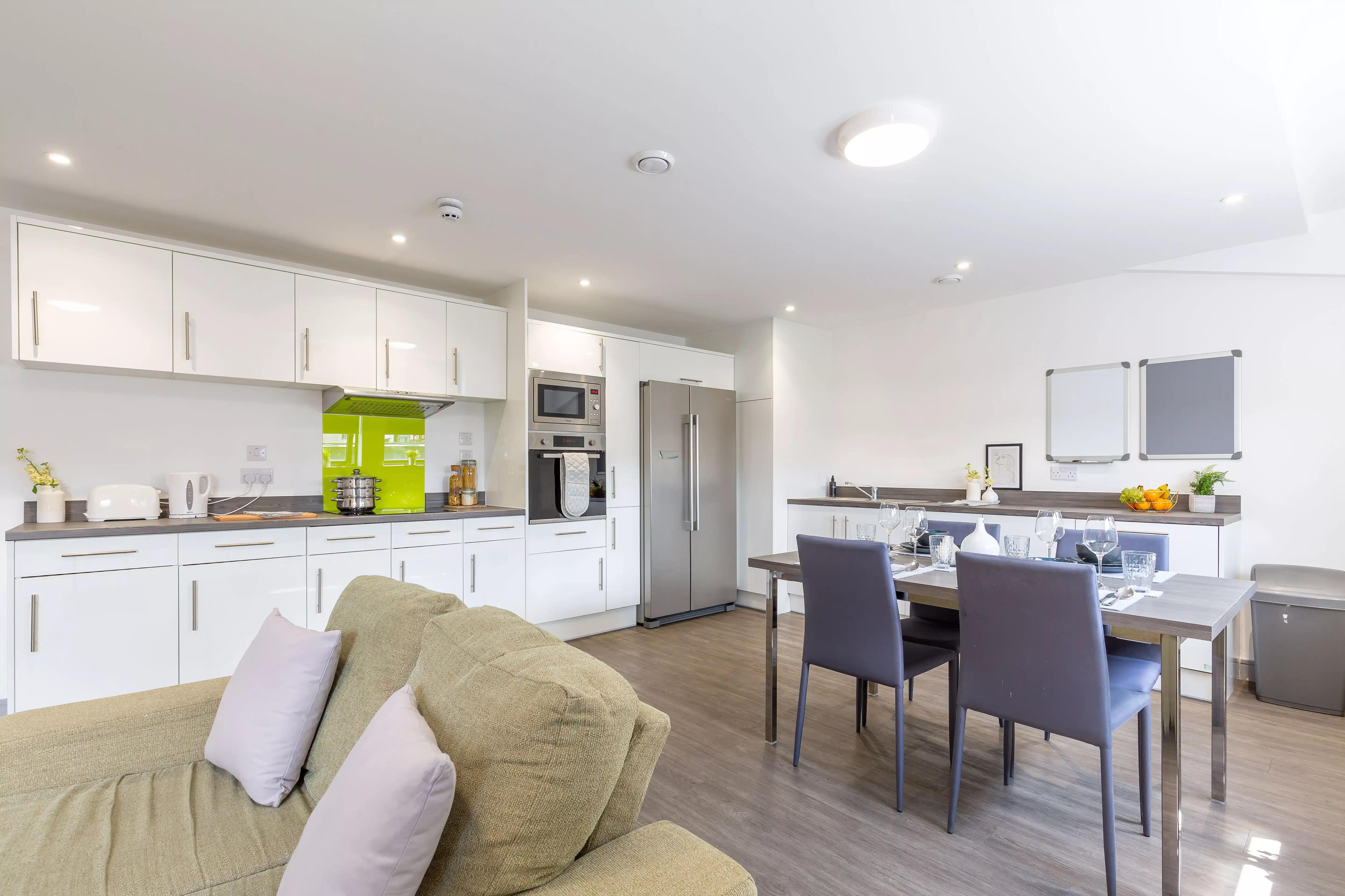 Amenities?w=400&h=260&fit=crop&q=40&auto=format&trim=auto